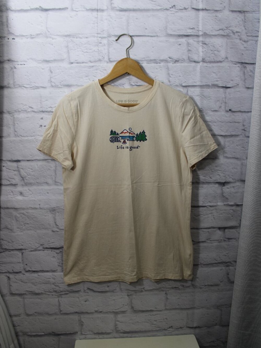 Life Is Good Medium Off White Shortsleeve Tee Cotton Camping Casual Summer